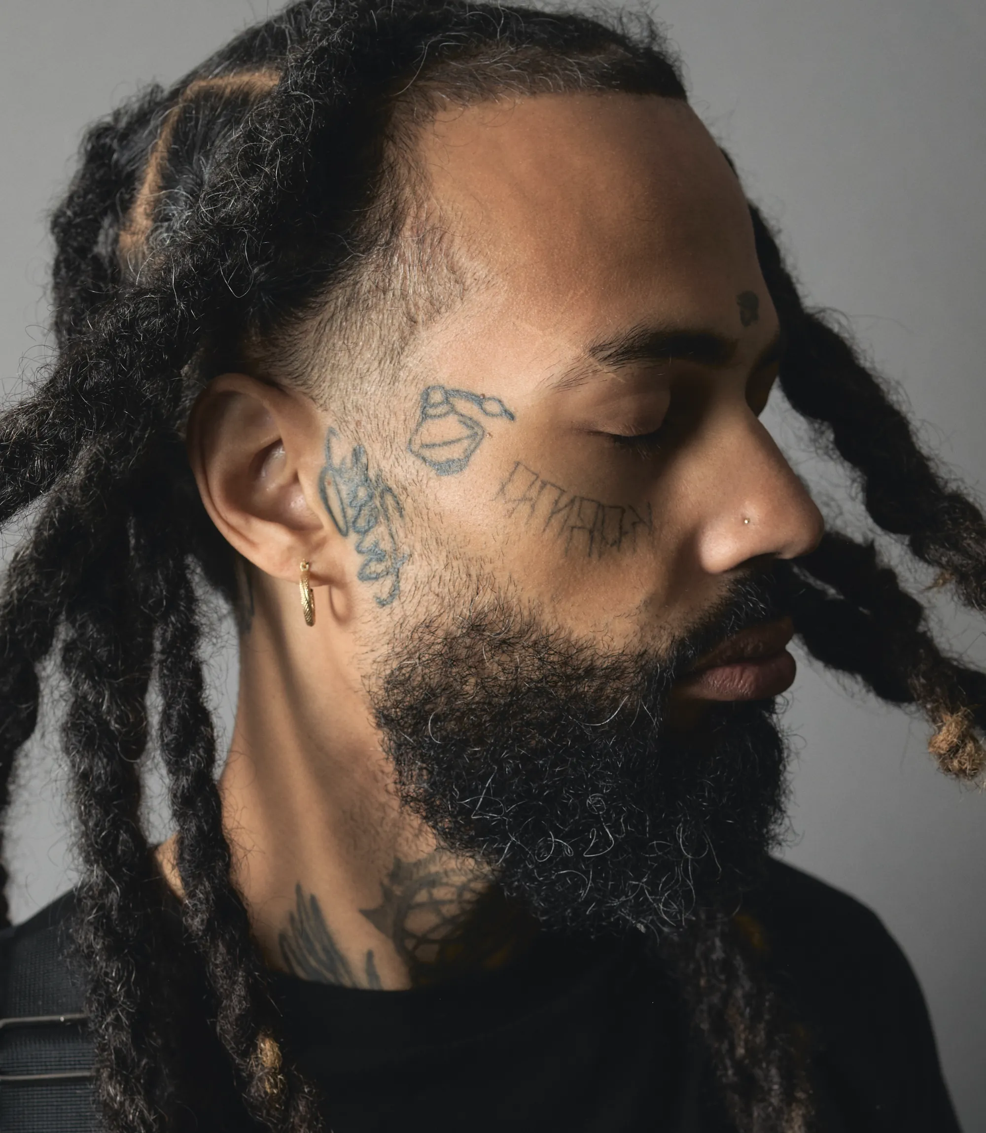 Jonas Kann, tatoueur, portrait artistique en Alsace