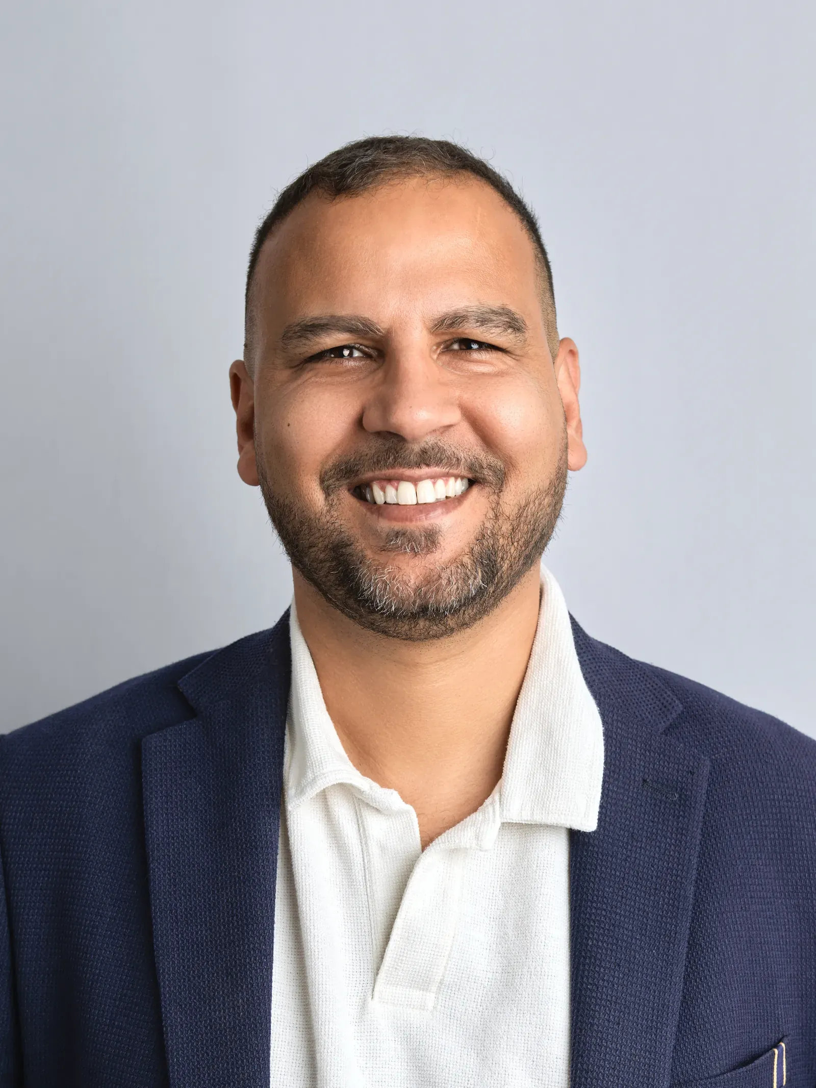 Mehdi Ben Aissa, conseiller immobilier, portrait corporate en studio